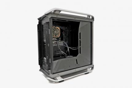 Cooler Master&nbsp;Cosmos C700P: Reguläre Platinenposition - Seitenansicht