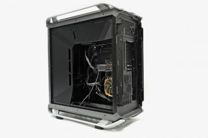 Cooler Master&nbsp;Cosmos C700P: Platine um 180 Grad gedreht - Seitenansicht