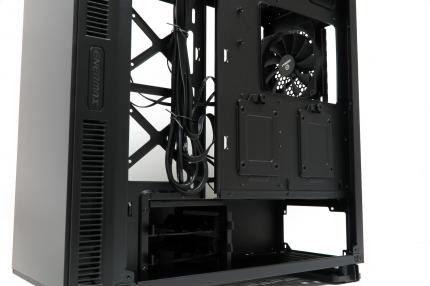 Enermax Equilence: Leiser Midi-Tower mit Panoramablick getestet (17)