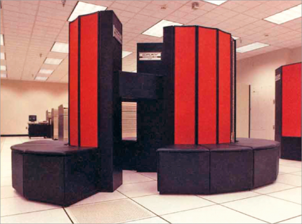 Als erster Multi-CPU-Computer gilt der Cray X-MP, dessen bis zu vier Prozessoren jeweils aus einem ganzen Schrank voll verdrahteter Chips bestanden.