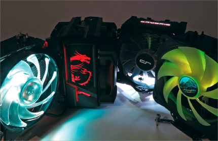 Ohne Lightshow geht es heutzutage nicht mehr. Von links nach rechts Cooler Master (Lüfter), MSI (Top Cover), Cryorig (LED-Leiste unter dem Kühler) und EKL (Lüfter) mit frei regelbarer RGB-Beleuchtung. Bei Cryorig leuchtet in Betrieb zudem der Lüfter weiß.&nbsp;