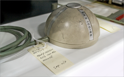 Die offizielle Bezeichnung der von Rainer Mallebrein erfundenen, jedoch nie patentierten „deutschen Maus“ – so hieß sie allerdings nie – war „Rollkugel-Steuerung RKS 100-86“. Sie wurde 1968 mit dem Großrechner Telefunken TR 440 angeboten und hing an einem als „Sichtgerät“ bezeichneten Monitor.&nbsp;