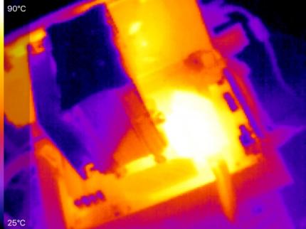 Um die 100 °C haben wir an den Spannungswandlern eines B450-Kandidaten gemessen. Der Hersteller prüft noch, ob ein Defekt vorliegt – mehr in der PCGH 10/2018