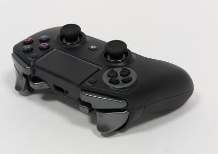 <strong>Razer Raiju Ultimate:</strong> Razers neuer PS4-Edelcontroller mit PC-Unterstützung Probe gespielt (4)