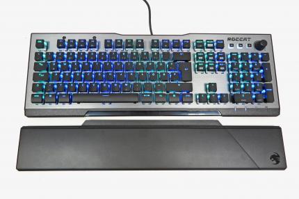 Roccat Vulcan 120 AIMO im Test: Ist Roccats neues Tastaturflaggschiff mit Titan-Tastern ein optimaler Spielpartner? (1)