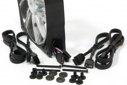 Genau wie die normalen Noiseblocker Eloop verfügen auch die Eloop X über ein modulares Kabelsystem, hier ergänzt um einen getrennten Satz Verlängerungen für den ARGB-Anschluss.