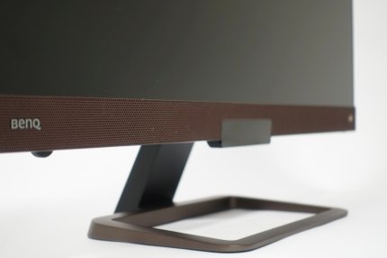 Der Standfuß des Benq EX2780Q ist starr