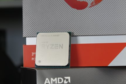 AMD Ryzen 9 3900XT ist gegenüber einem Ryzen 9 3950X inzwischen die bessere Wahl, wenn man Spiele- mit Anwendungs-Performance vereinen möchte.