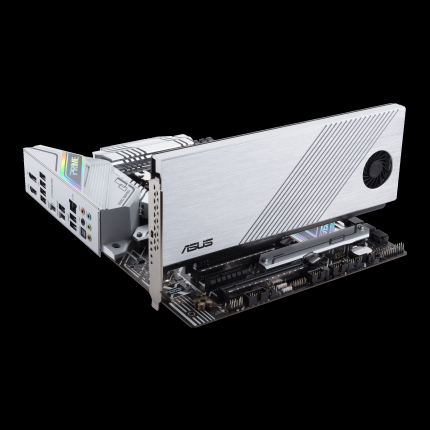 Auch in der Z590-Generation fällt Asus' Prime-Serie mit dem schlichten, weiß-silberenen Desing auf. Das Z590-A mit drei mechanischen ×16- und einem mechanischen ×4-Slot scheint deutlich besser erweiterbar als einige andere Neuvorstellungen, elektrische Beschaltung und sharing sind aber noch nicht bekannt.