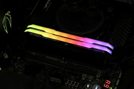 Corsair Vengeance RGB Pro SL CMH32GX4M2D3600C18