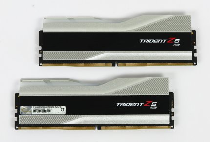 G.Skill Trident Z5 RGB F5-6000U3636E16GX2-TZ5RS: 2× 16 GiByte DDR5-6000 (36-36-36-76) @ 1,30 Volt, single-ranked