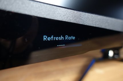 Auf dem kleinen Zusatzdisplay können allerlei Einstellungen vorgenommen werden.