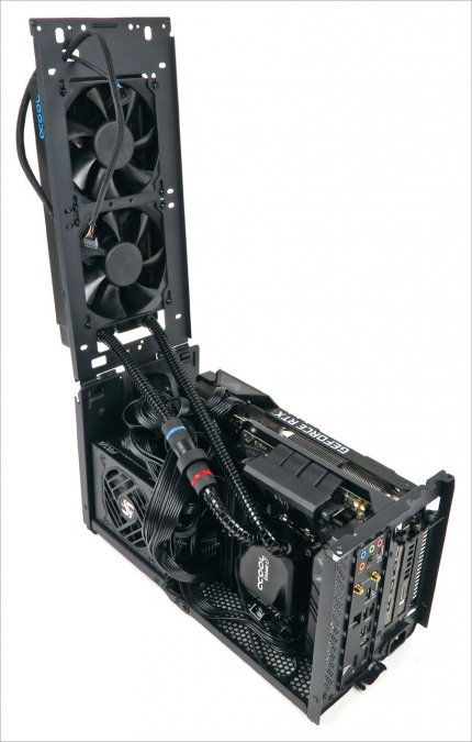 Dünne und flexible Schläuche sind deutlich leichter in einem Mini-ITX-Gehäuse zu organisieren als breite und kaum bewegliche. Bei einer ungünstigen Radiator/GPU-Konfiguration kann es ansonsten vorkommen, dass die Schläuche den Einbau der Grafikkarte unmöglich machen oder stark erschweren. CPU-Low-Profile-Kühler können als Alternative zu Radiatoren verwendet werden, jedoch leidet hier auch die Kühlung und damit die Netto-Leistung unter Last.