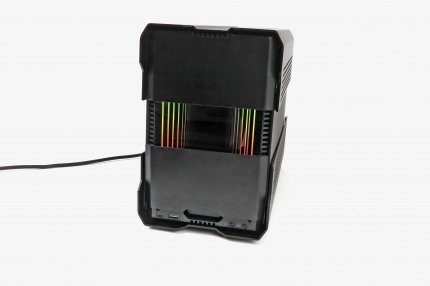 Die RGB-Beleuchtung an der Front des Phanteks Evolv Shift XT ist je nach Größenauswahl des Gehäuses entweder subtil oder deutlich zu erkennen.