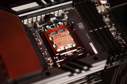 AMDs Ryzen-7000-/9000-Generation setzt auf ein völlig neues CPU-/Sockel-Design mit AM5. Die vorherigen Ryzen-5000er-CPUs mit AM4 bleiben aber nach wie vor eine Empfehlung wert.