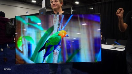 Displace TV: Kabelloser OLED, der an der Wand klebt