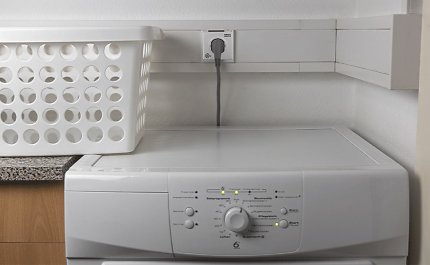 Der Stromzähler wird einfach zwischen Steckdose und dem zu messenden Gerät gesteckt.