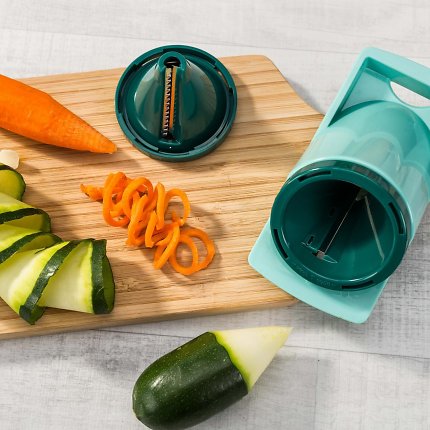 Mit dem Nicer Dicer Fusion Set lassen sich einfach Zucchini-Nudeln zubereiten, dank Julietti.
