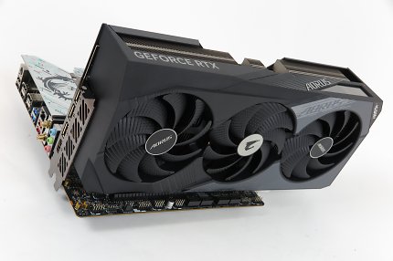 Keine Chance: Auch wenn MSI neben dem Grafikkarten- noch einen ×1- und einen ×4-Slot auf dem B760M Plus verbaut, werden Gamer dieses kaum erweitern können.