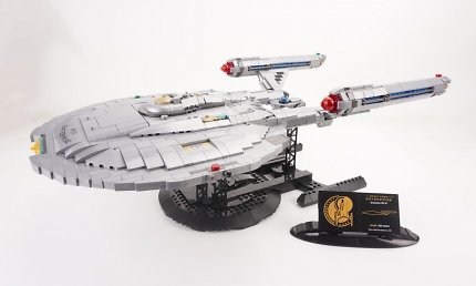 Die Enterprise NX-01 sollte nach Meinung vieler aussehen wie eine umgedrehte Akira-Klasse. Dabei wirken Hülle und Gondeln altmodischer.