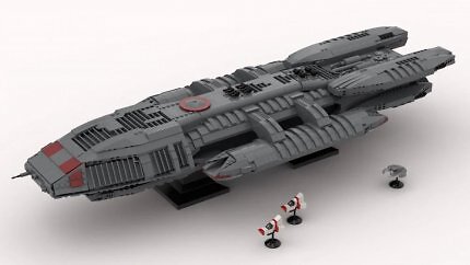 Der Battlestar Galactica aus dem 2003-Reboot ist erschienen. Es handelt sich um ein Modell ohne Lizenz, daher nennt man es futuristisches Mutterschiff.