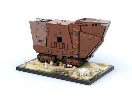 Die Sandmänner aus Star Wars: Episode 4 haben ein markantes Fahrzeug. Der Wüstentransporter von Bluebrixx erinnert daran.