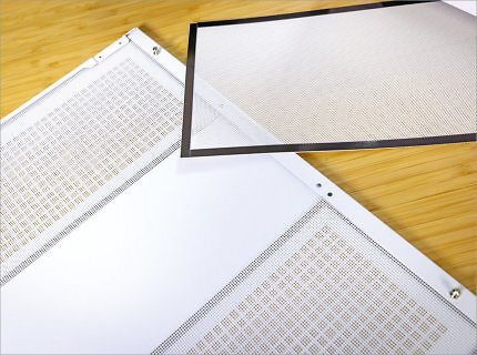 Die Mesh-Panels des Velox 300R wirken wie Filter, sind aber primär für Luftdurchlass und Design gedacht - feinere Partikel werden kaum zurückgehalten.
