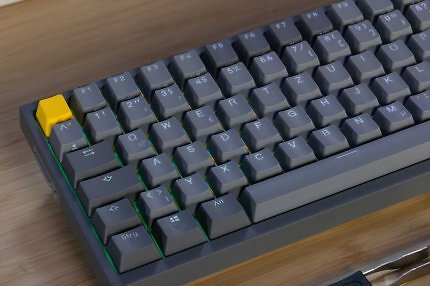 Obwohl bei der <strong>Endorfy Celeris 1800</strong> die F-Tastenreihe nicht haptisch vom Haupttastenfeld abgesetzt ist, können Sie mit der Custom-Gaming-Tastatur auch ohne Fehlgriffe schreiben.