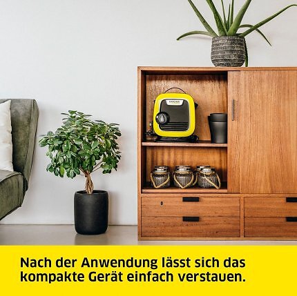 Der Kärcher K Mini nimmt im Regal nur wenig Platz weg.