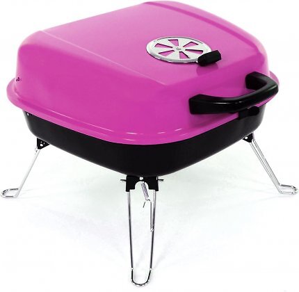 Es muss nicht immer groß und schwarz sein! Gerade für das Grillen im Park oder auf Festivals bieten sich schicke, bunte Modelle an.