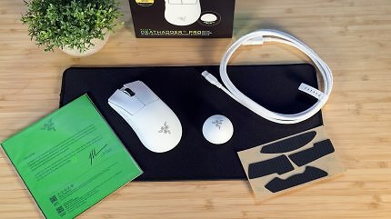 Sollte Ihnen die Griffigkeit des angerauten Kunststoffgehäuses nicht reichen, können Sie diese mit dem mitgelieferten Grip-Tape verbessern. Sie müssen allerdings eine leichte Gewichtszunahme in Kauf nehmen.