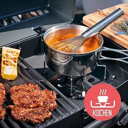Ein Grill auf dem lecker aussehendes Essen zubereitet wird