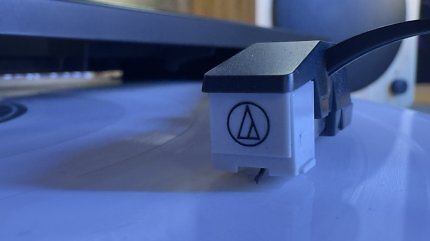 Die Nadel, die am AT-3600-L-Tonabnehmer angebracht ist, können Sie nach Abnutzung oder bei Beschädigung tauschen.