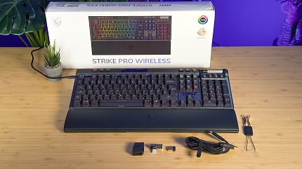 Kabellose Gaming-Tastaturen wie die MSI Strike Pro Wireless sind kaum noch teurer als die Pendants mit Kabel und arbeiten mit minimalen Latenzen.