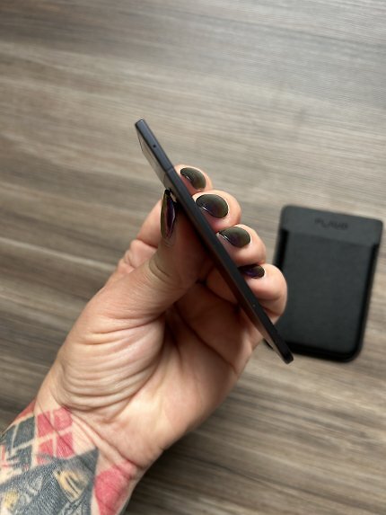 Keine 3 mm dick: Das Plaud Note Pro hat fast Scheckkartenformat.