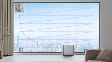 Ein Fensterputzroboter bei der Arbeit an einer Scheibe