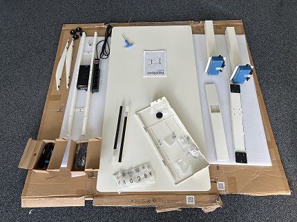 Mehr als eine Stunde dauert der Aufbau des Flexispot E7 Flow nicht. Die Zahl der Teile bleibt überschaubar.