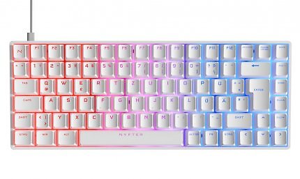 Tipp: Die weiße Nyfter Nyfboard Gen2 75% mit vorgeschmierten Gateron GPro 2.0 Yellow Switches passt optisch hervorragend zum Gaming-PC dazu.