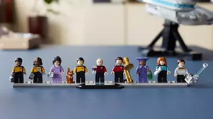 Neun Minifiguren sind enthalten.
