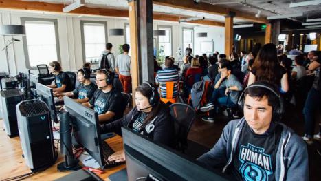 OpenAI: KI-Bots schlagen Semi-Pro-Spieler nach 180 Jahren Training