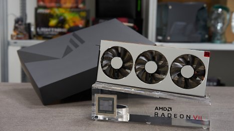 Neues Radeon-Flaggschiff: Board-Hersteller zeigt Grafikkarte im ikonischen Radeon VII-Design