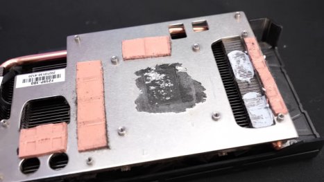 Schaden am GPU-Kühler: Der8auer zeigt, was Flüssigmetall auf Aluminium anrichten kann