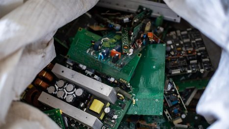 Elektroschrott: Forscher entwickeln Methode, um Gold aus alten PCs zu gewinnen