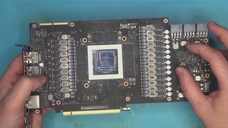 "Schraube des Todes": RTX 3090 nach fehlerhaftem Tausch der Wärmeleitpaste gerettet