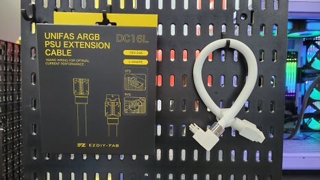 16 Pins: Hersteller Ezdiy-Fab tarnt GPU-Stromkabel als beleuchteten AiO-Schlauch