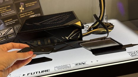 Asus ROG Thor 3000W Titanium 3: Netzteil für vier RTX 5090 während Computex gesichtet