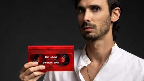 Mutige Entscheidung: "This Is How the World Ends"-Film startet zuerst als VHS-Kassette durch