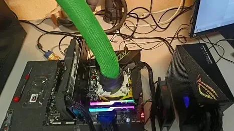 Ryzen 7 5800X3D 10th Anniversary: PCGHX-Nutzer taktet ihn auf 5.116 MHz - Weltrekord