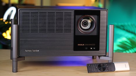 Gaming auf der großen Leinwand: Premium-Beamer XGimi Titan Noir Max für 5.500 Euro im Test