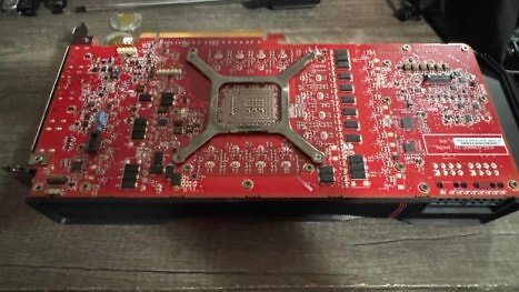 Radeon RX 7900 XTX: Kurioser Prototyp aufgetaucht